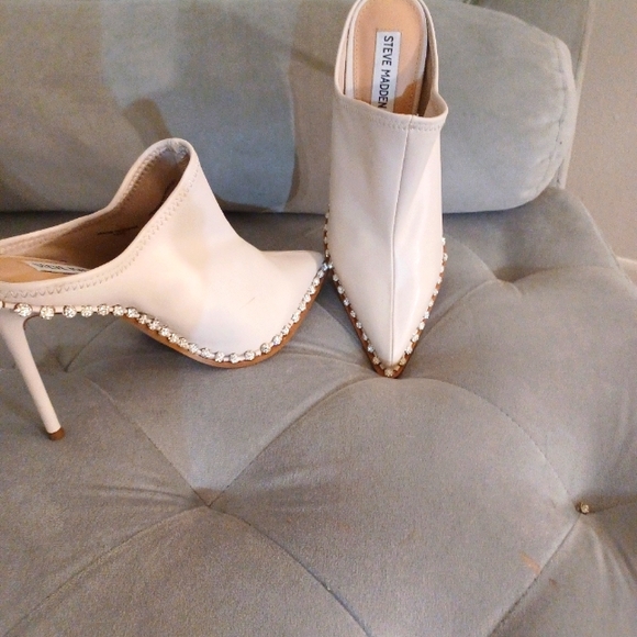 Shoes - Steve madden studded heels bone color size 8